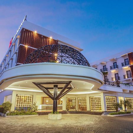 Swiss-Belcourt Lombok Otel Praya Dış mekan fotoğraf