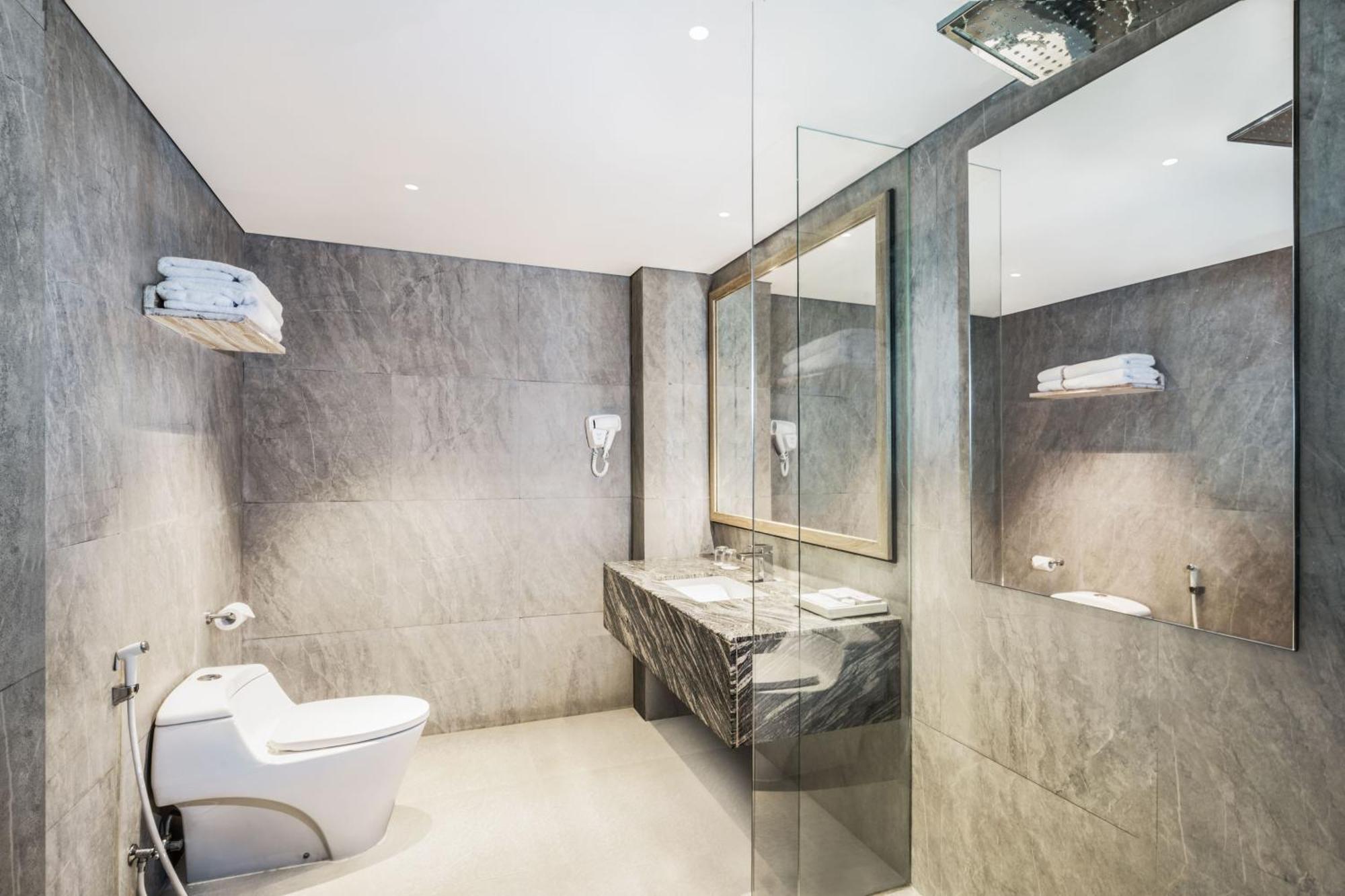 Swiss-Belcourt Lombok Otel Praya Dış mekan fotoğraf