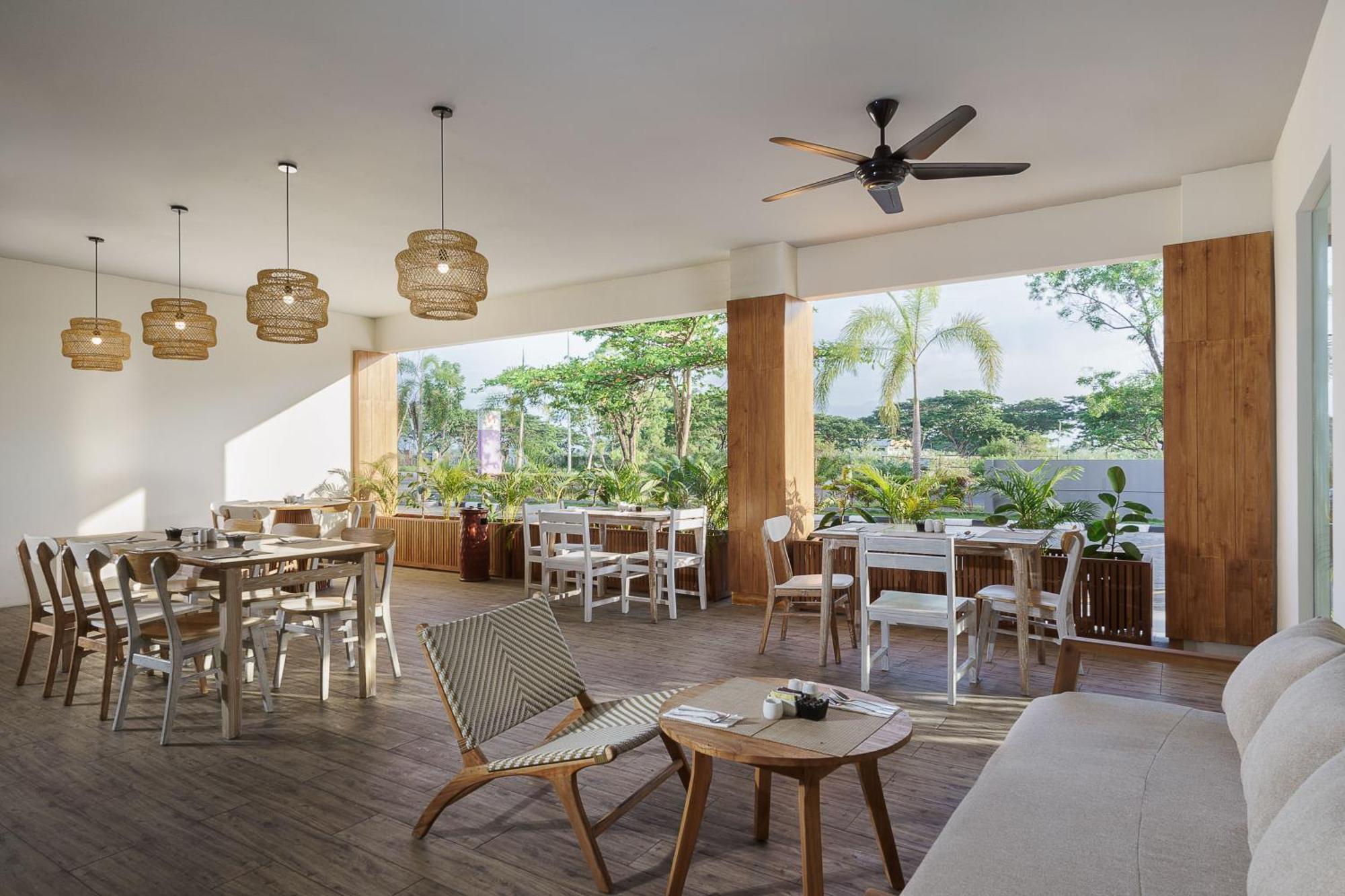 Swiss-Belcourt Lombok Otel Praya Dış mekan fotoğraf