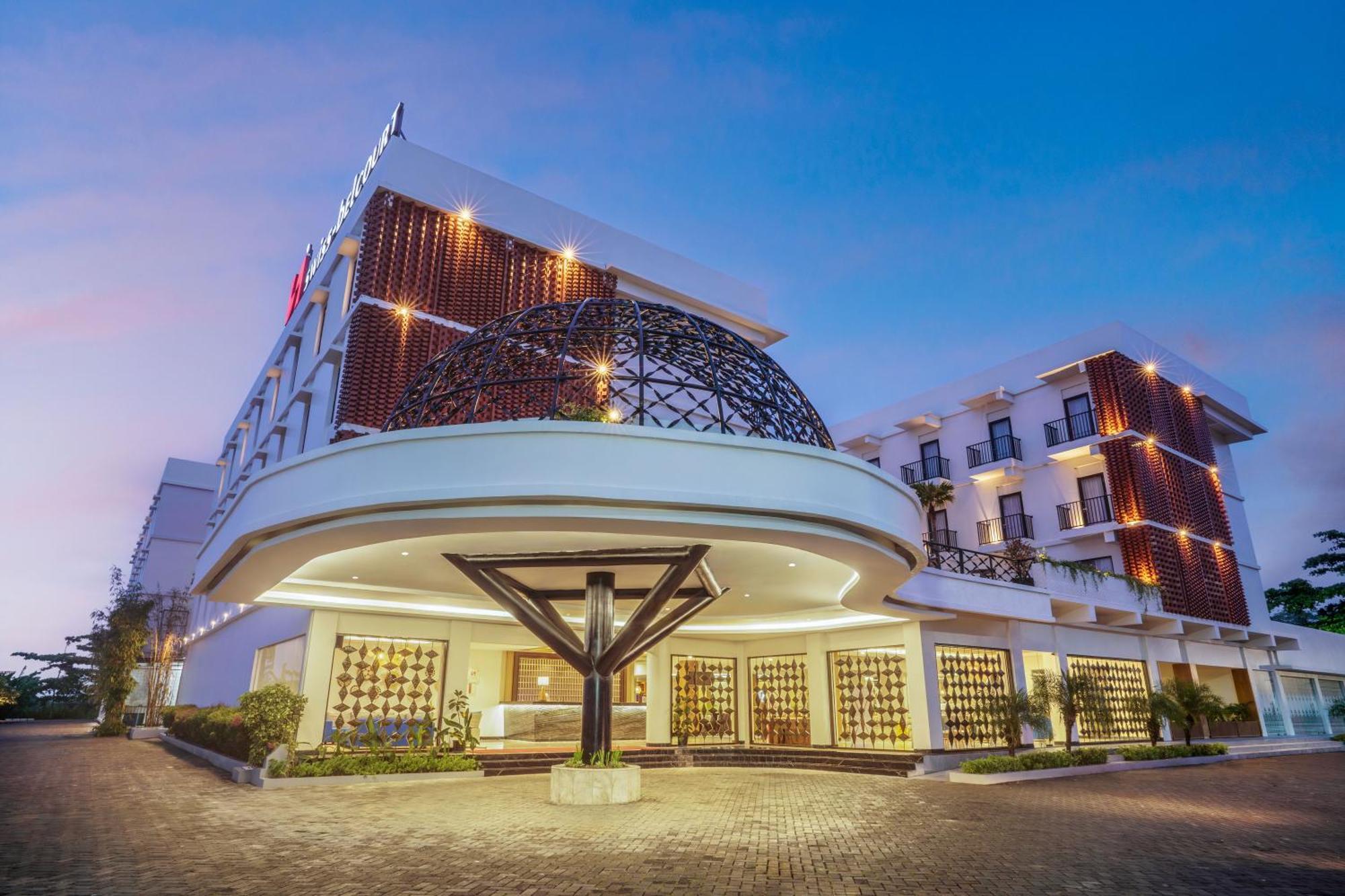 Swiss-Belcourt Lombok Otel Praya Dış mekan fotoğraf