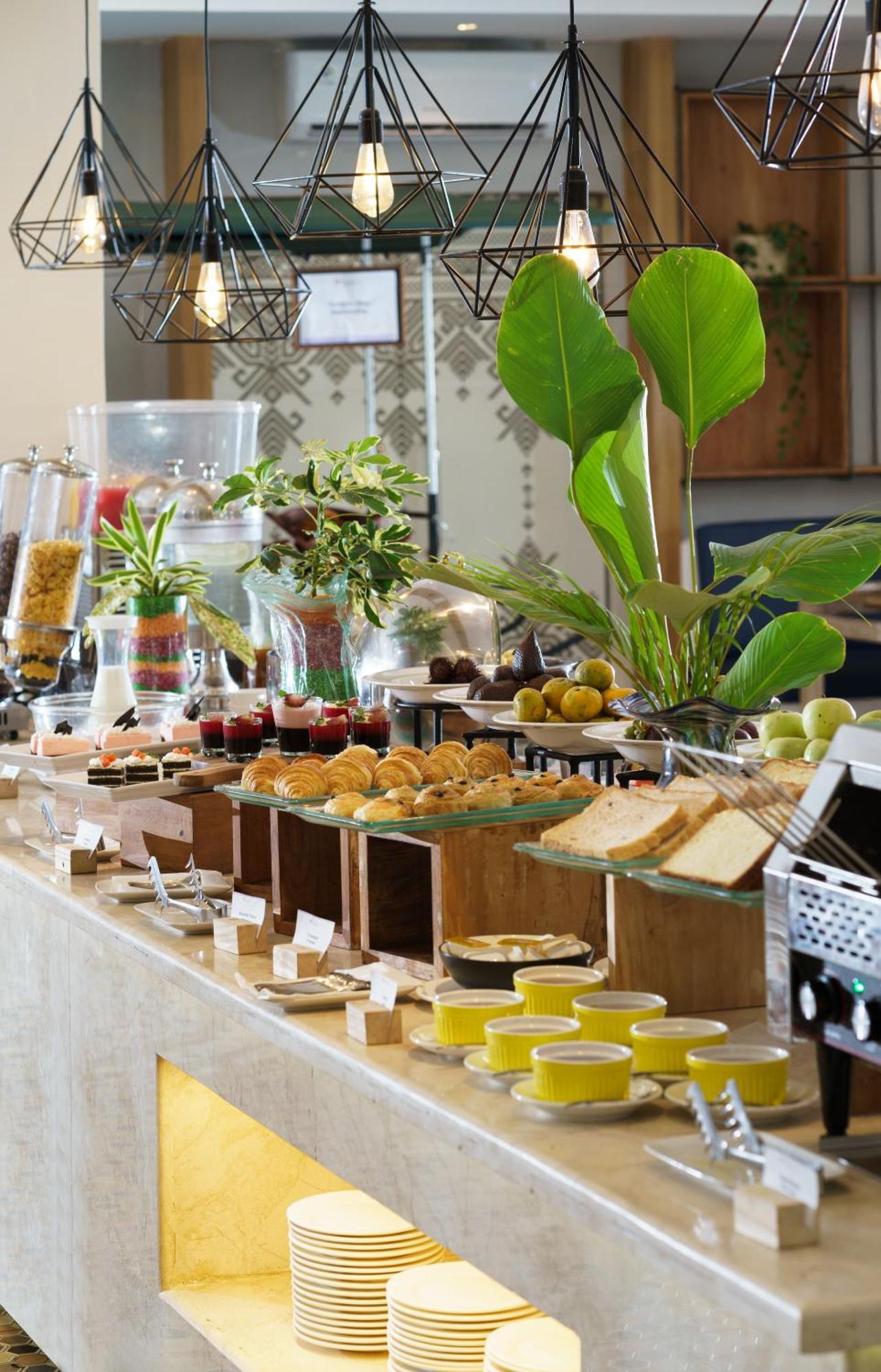 Swiss-Belcourt Lombok Otel Praya Dış mekan fotoğraf