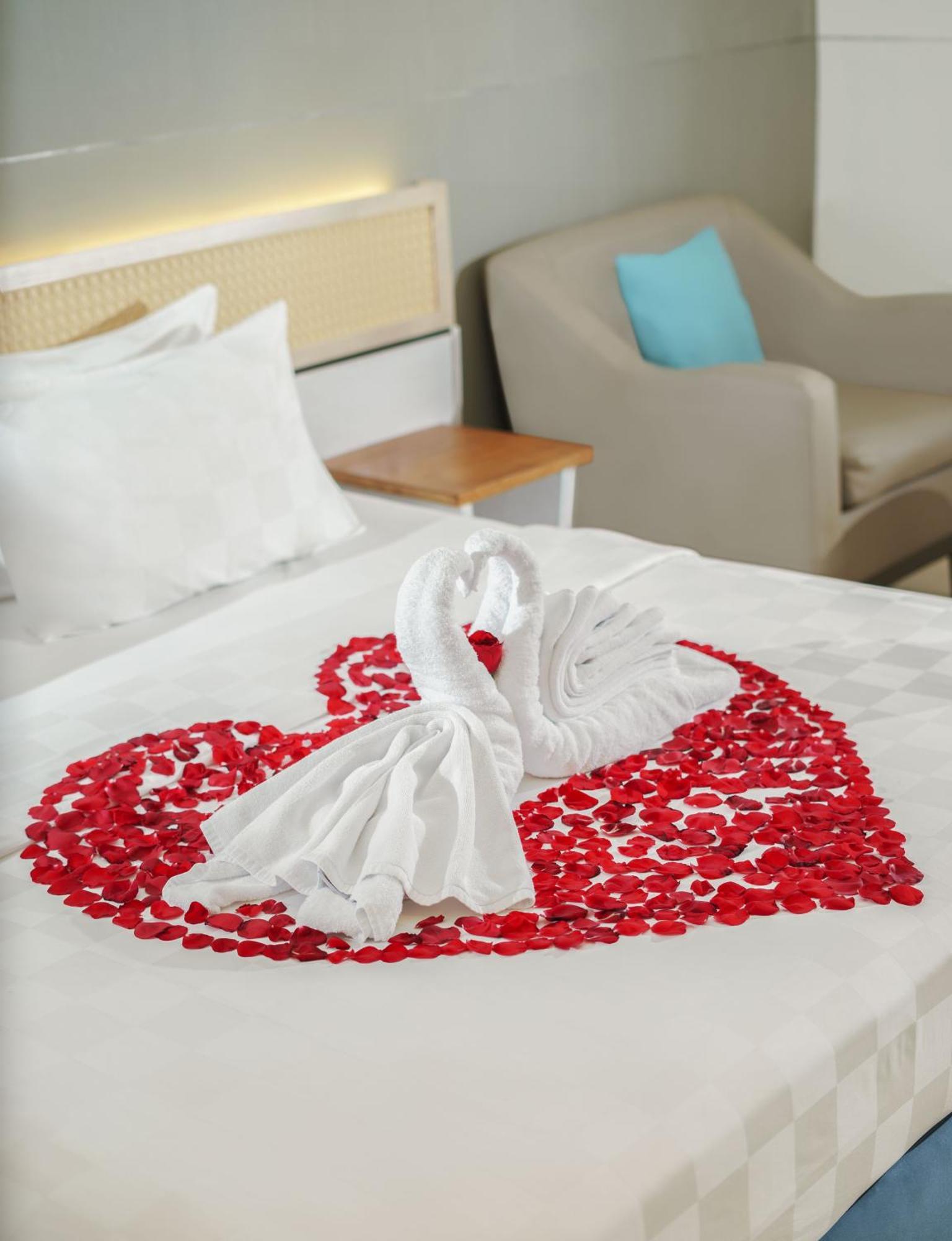 Swiss-Belcourt Lombok Otel Praya Dış mekan fotoğraf