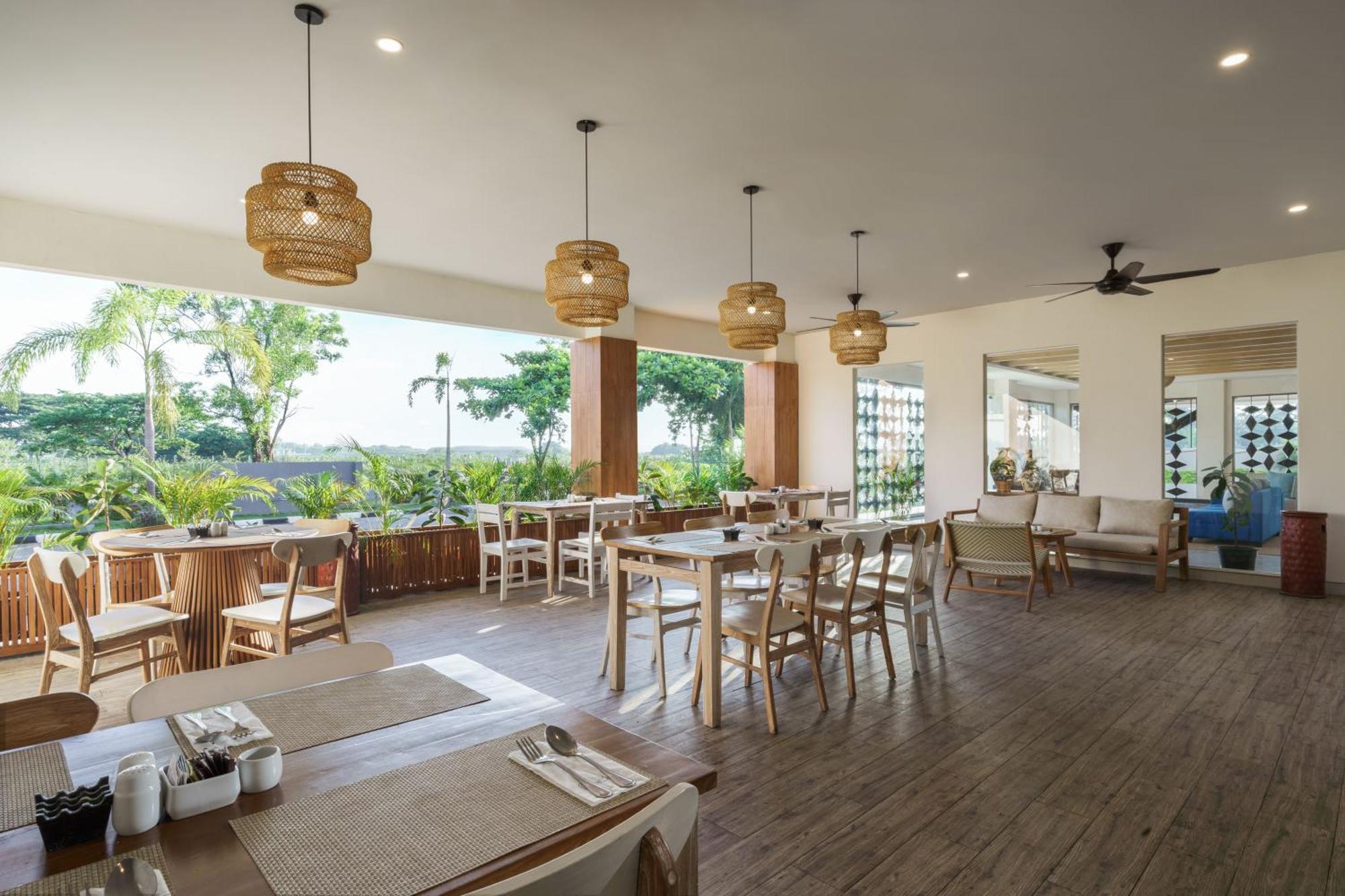 Swiss-Belcourt Lombok Otel Praya Dış mekan fotoğraf