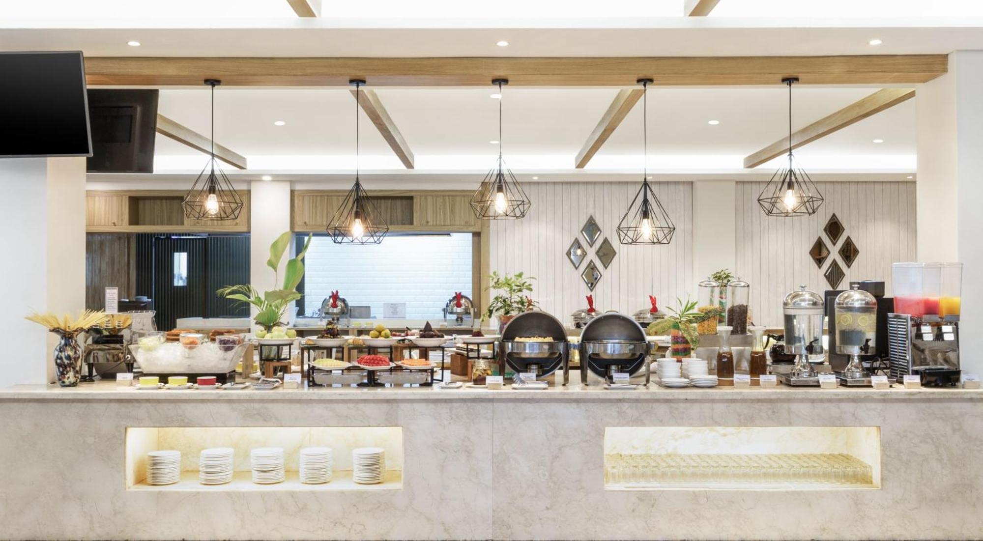 Swiss-Belcourt Lombok Otel Praya Dış mekan fotoğraf