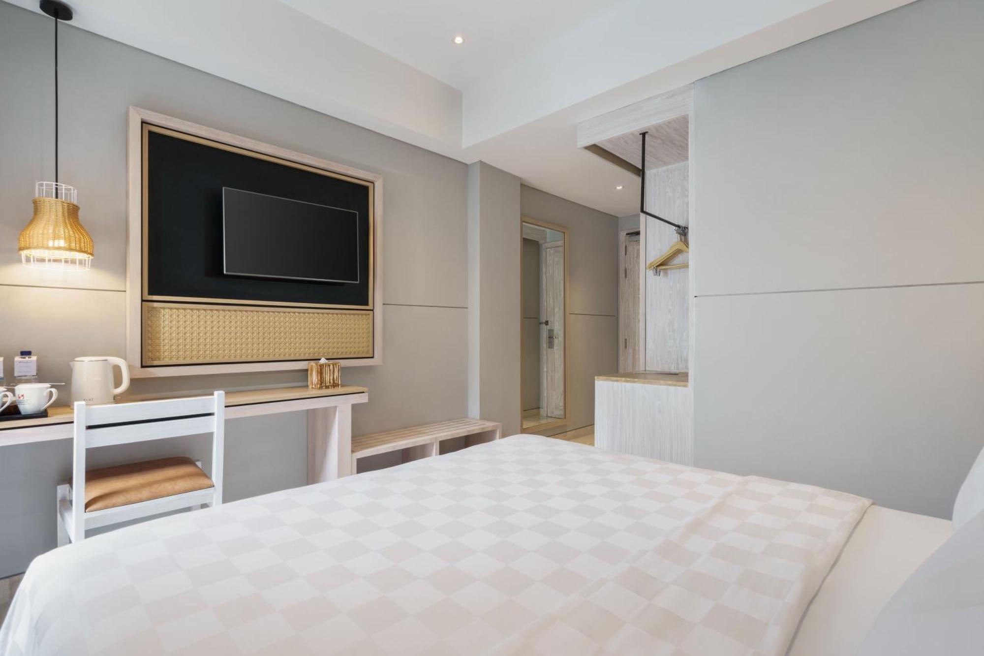 Swiss-Belcourt Lombok Otel Praya Dış mekan fotoğraf