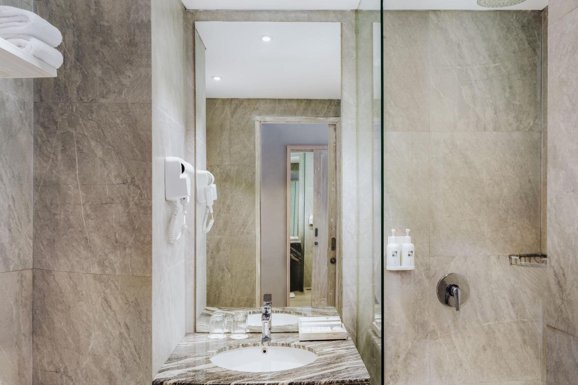 Swiss-Belcourt Lombok Otel Praya Dış mekan fotoğraf